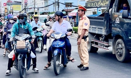 Nghị định 168 - Lỗi trừ 2 điểm GPLX: Điều khiển xe máy không nhường đường khi đi từ đường không ưu tiên ra đường ưu tiên